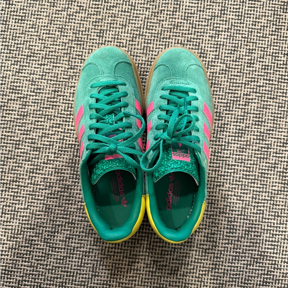 Adidas Green Sneakers with Pink Stripes - Picture 3 of 5